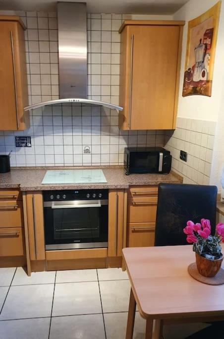 Zentrale Messe/Ferien Whg Mit Garten & Parkplatz Ratingen Exteriör bild